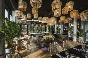 Menyajikan masakan Polandia