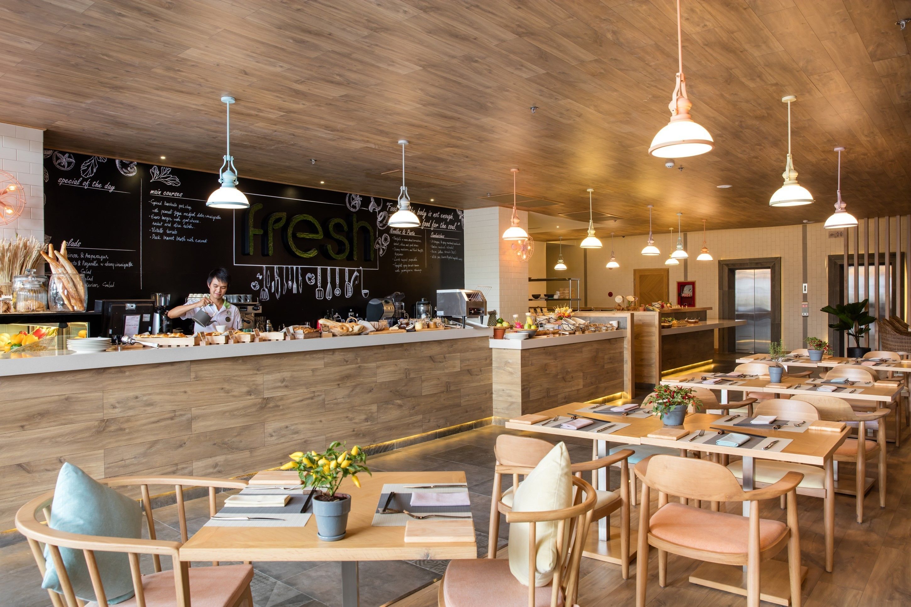 daily buffet breakfast (vnd 350000 per person)