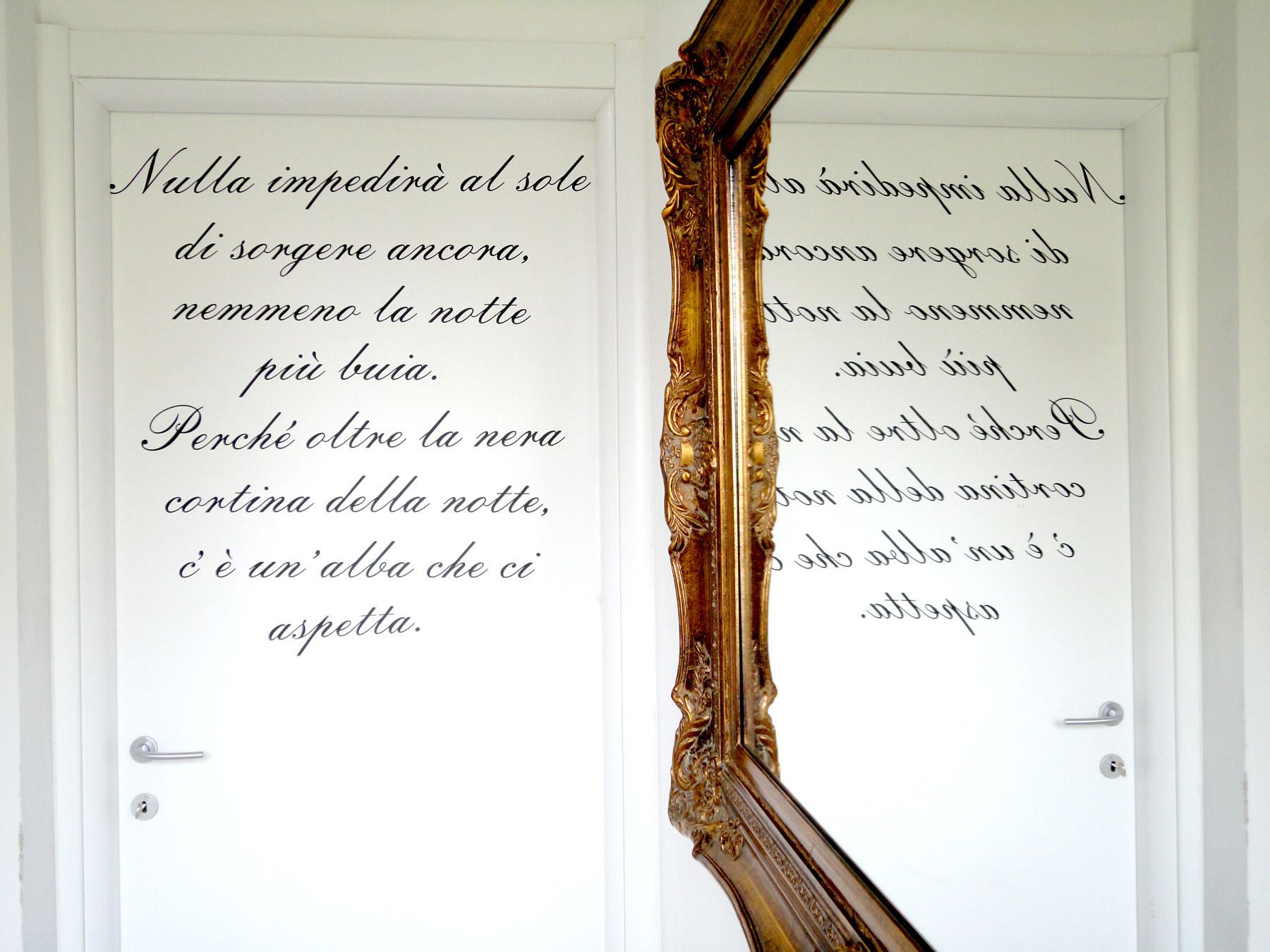 A door with a mirror reflecting text in Italian.