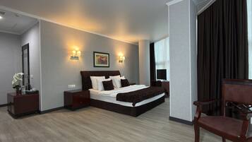 Deluxe-Suite | Wohnbereich | LCD-Fernseher