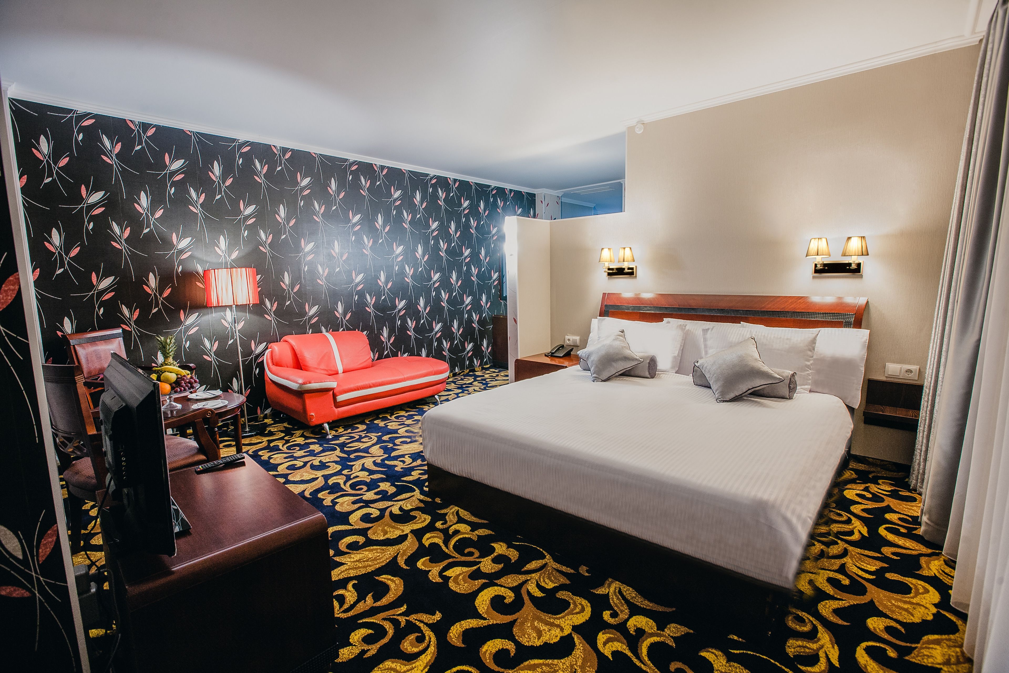 deluxe suite | premium bedding, in-room safe, desk, soundproofing