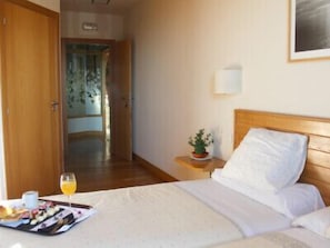 Twin Room | Blackout curtains, free cots/infant beds, rollaway beds, free WiFi - Buenavista San Sebastian (San Sebastián)