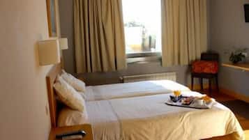 Twin Room | Blackout drapes, free cribs/infant beds, rollaway beds, free WiFi