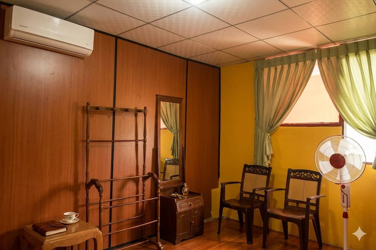 STANDARD DOUBLE WITH PRIVATE EXTERNAL BATHROOM