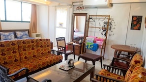 Apartment (Balcony) | Desk - The Beehive Hotel (Colombo)