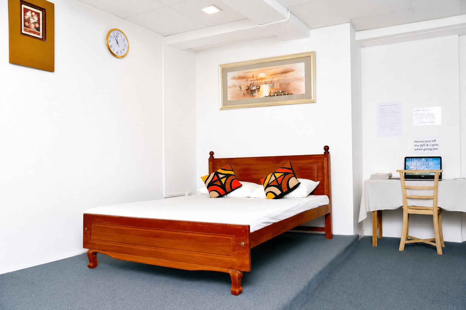 Deluxe Double Room | Desk
