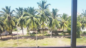 Apartment (Garden View) | Desk - Ashan's Cozy Apartments (Colombo)