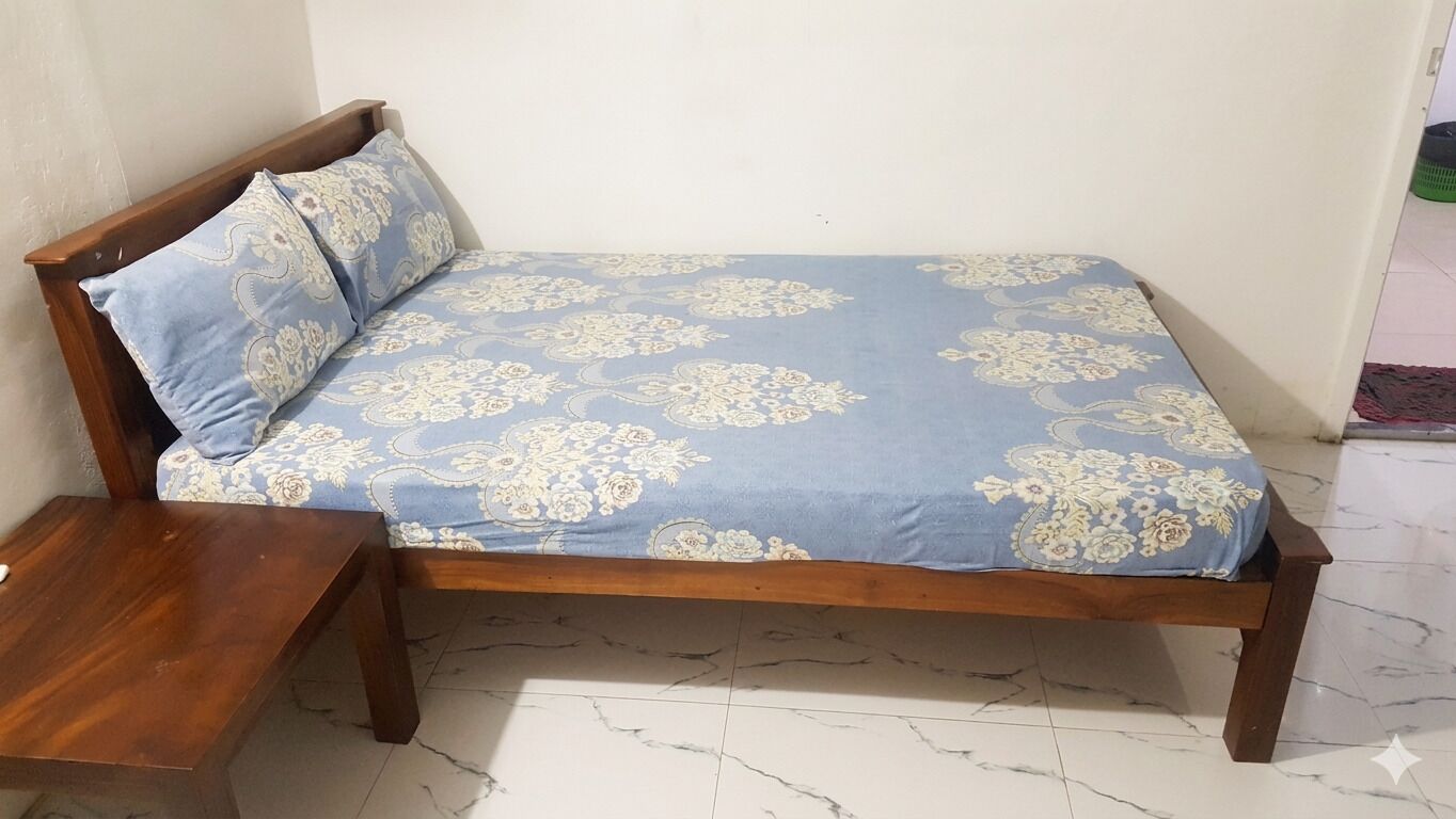 Standard Twin Room | Desk