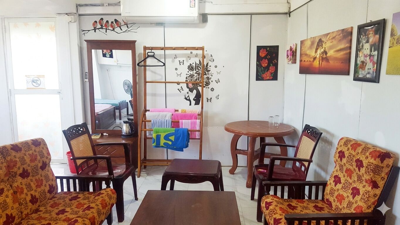 Apartment (Balcony) | Desk
