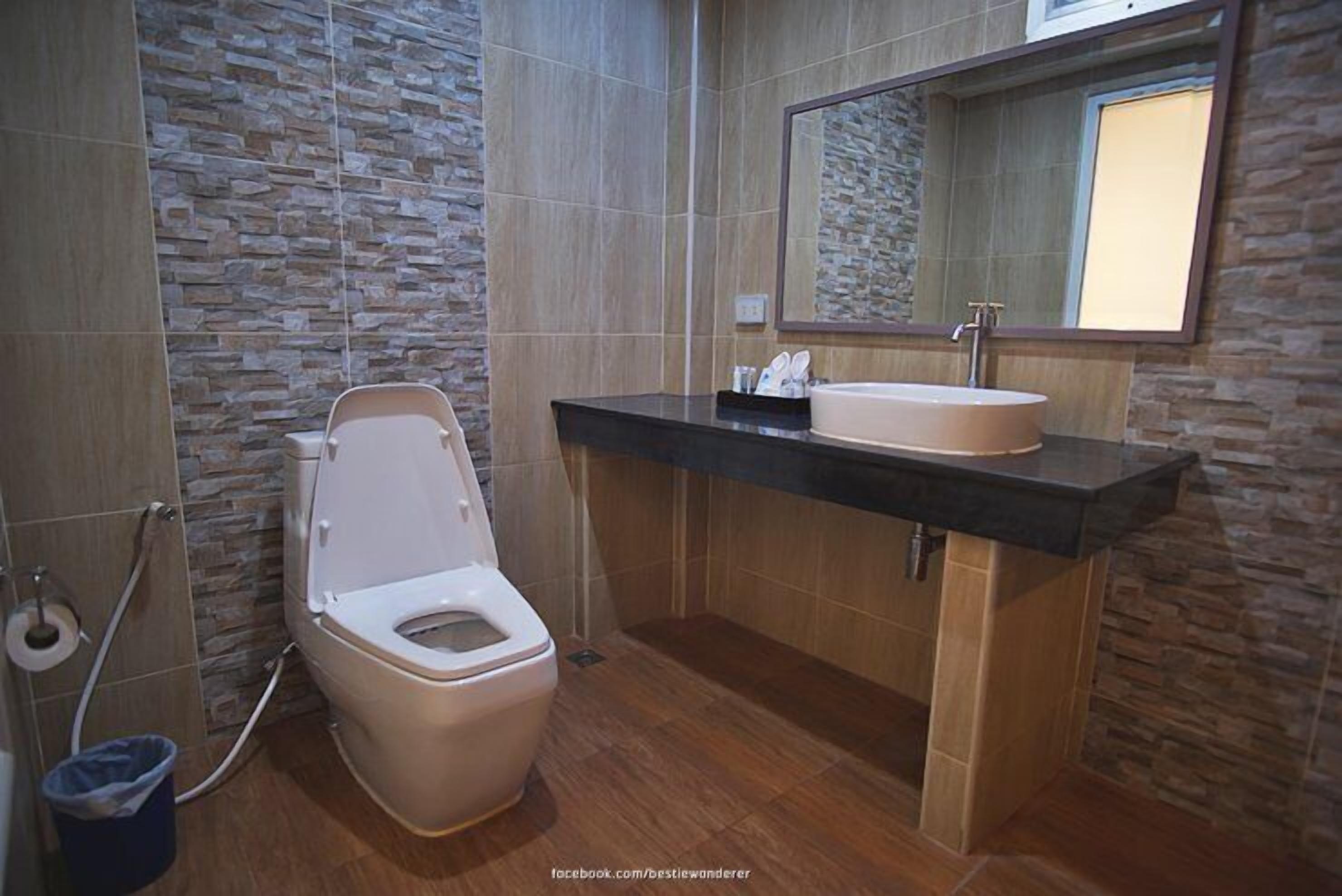 beach front | bathroom | shower, rainfall showerhead, free toiletries, hair dryer