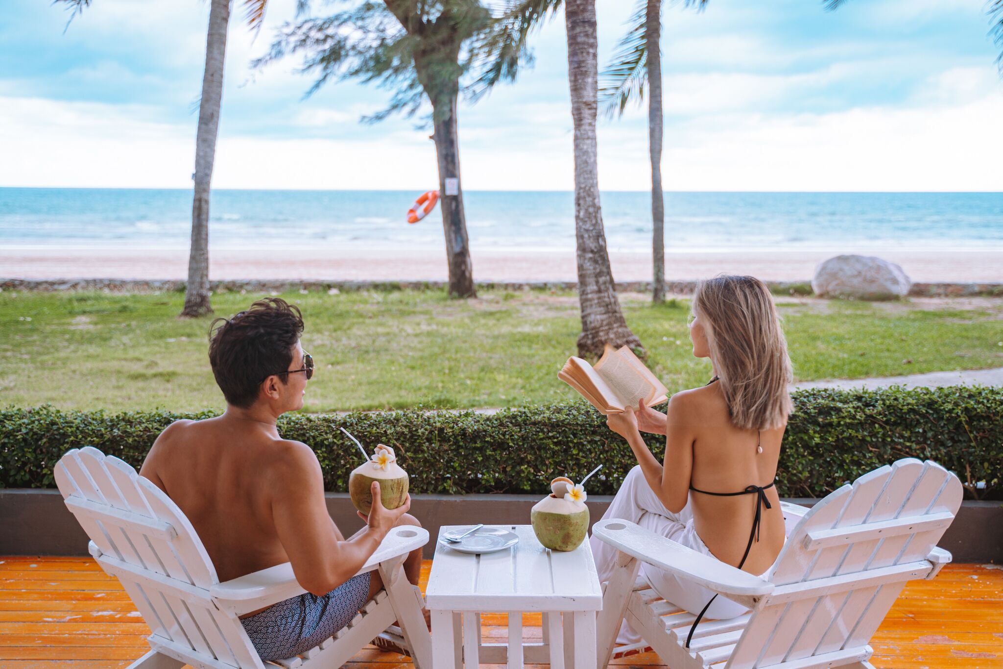 Beach Front | Minibar, in-room safe, desk, blackout curtains