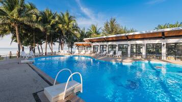 حمّام سباحة خارجي