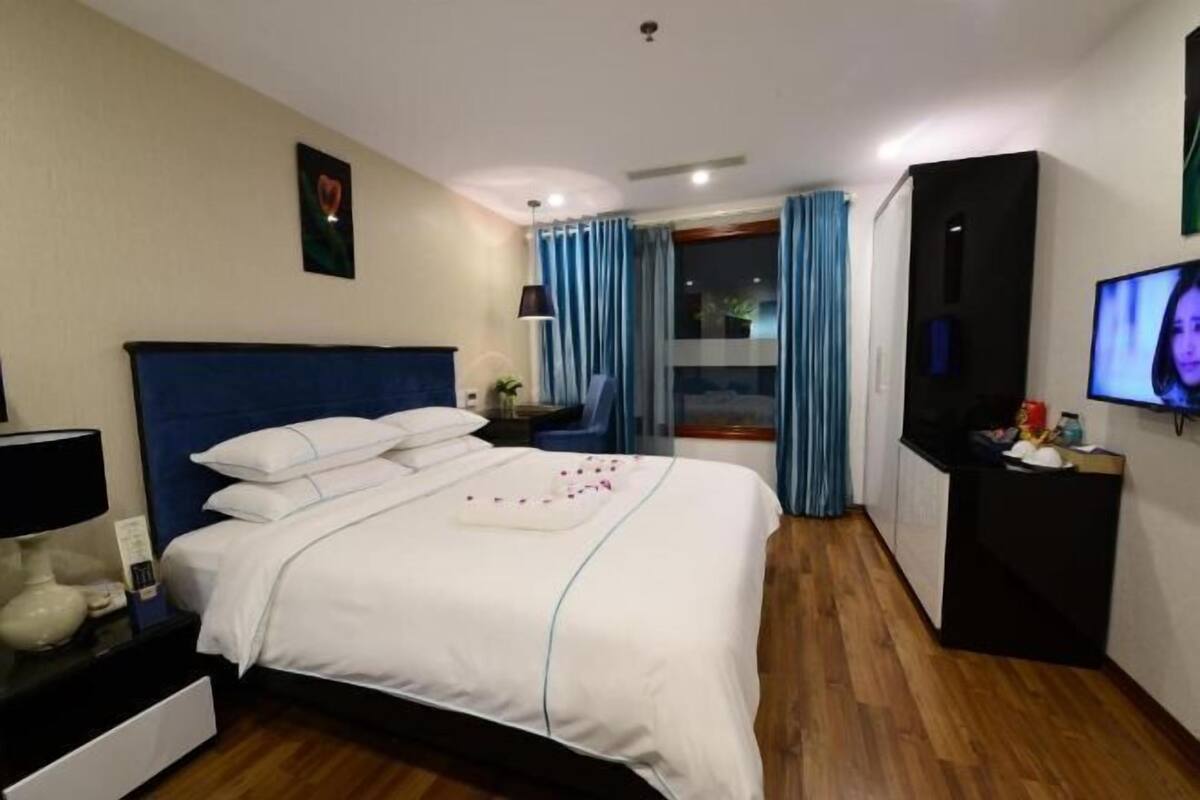 Minibar, in-room safe, individually decorated, desk