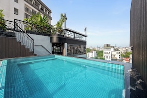 Rooftop pool