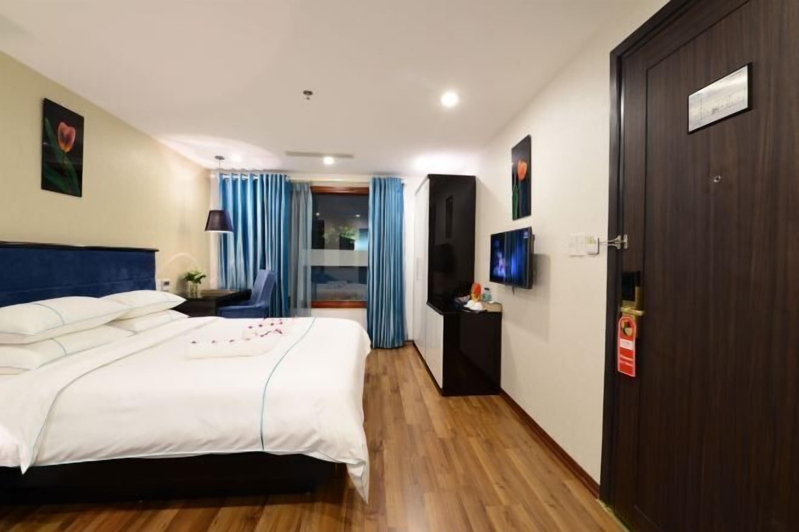 Minibar, safe på rommet, individuelt dekorert og skrivebord