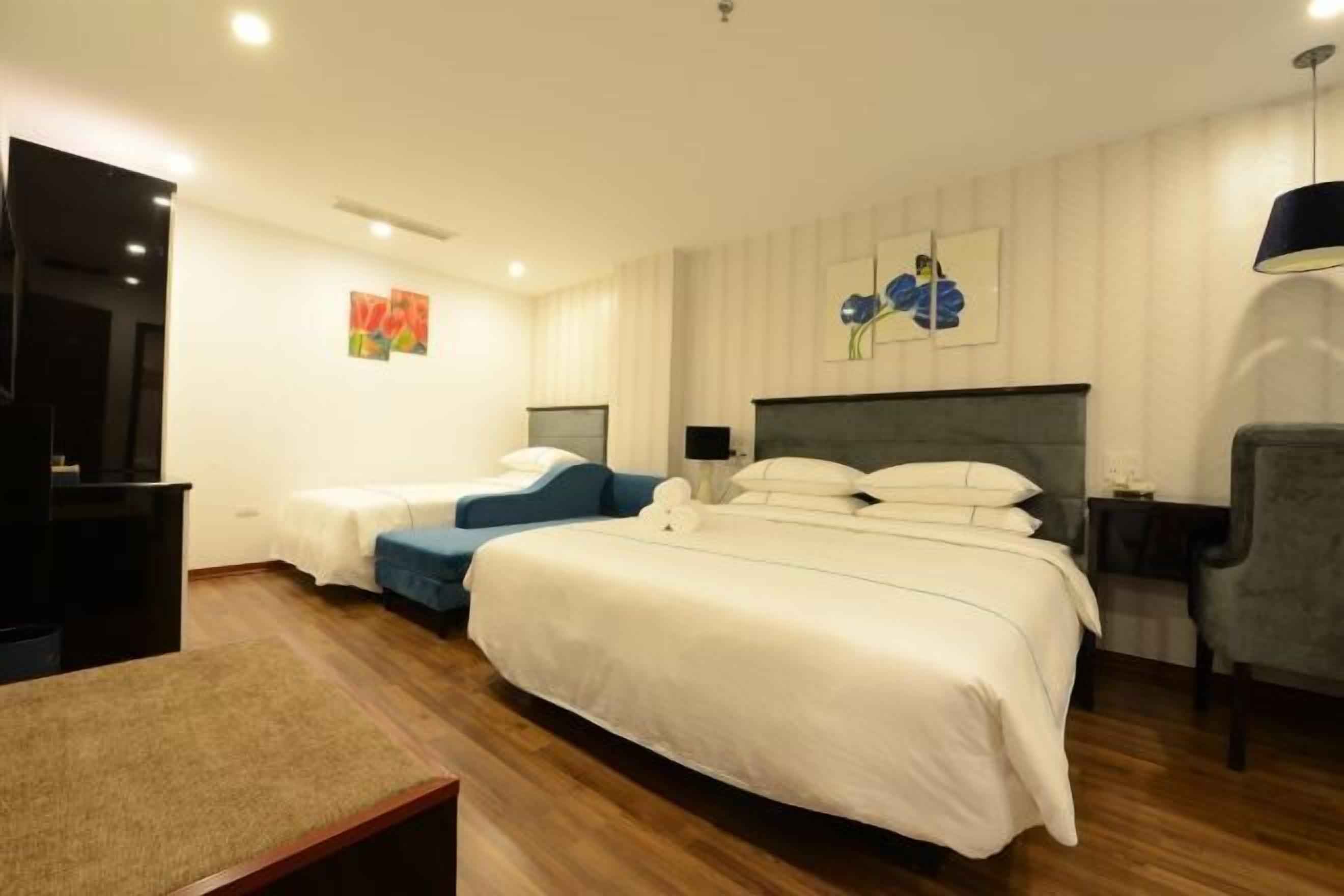 Minibar, safe på rommet, individuelt dekorert og skrivebord