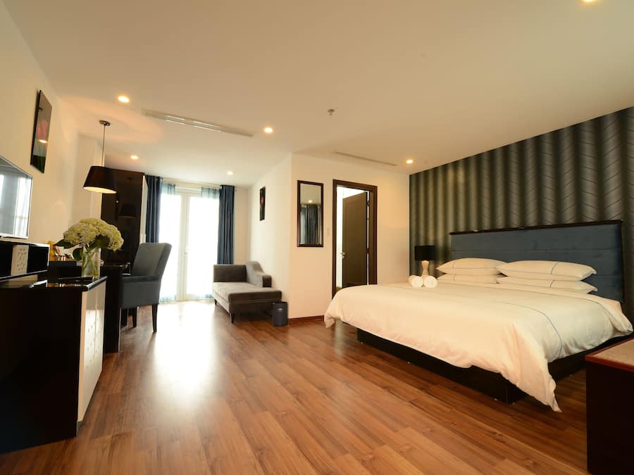 Minibar, caja de seguridad en la habitación y decoración personalizada