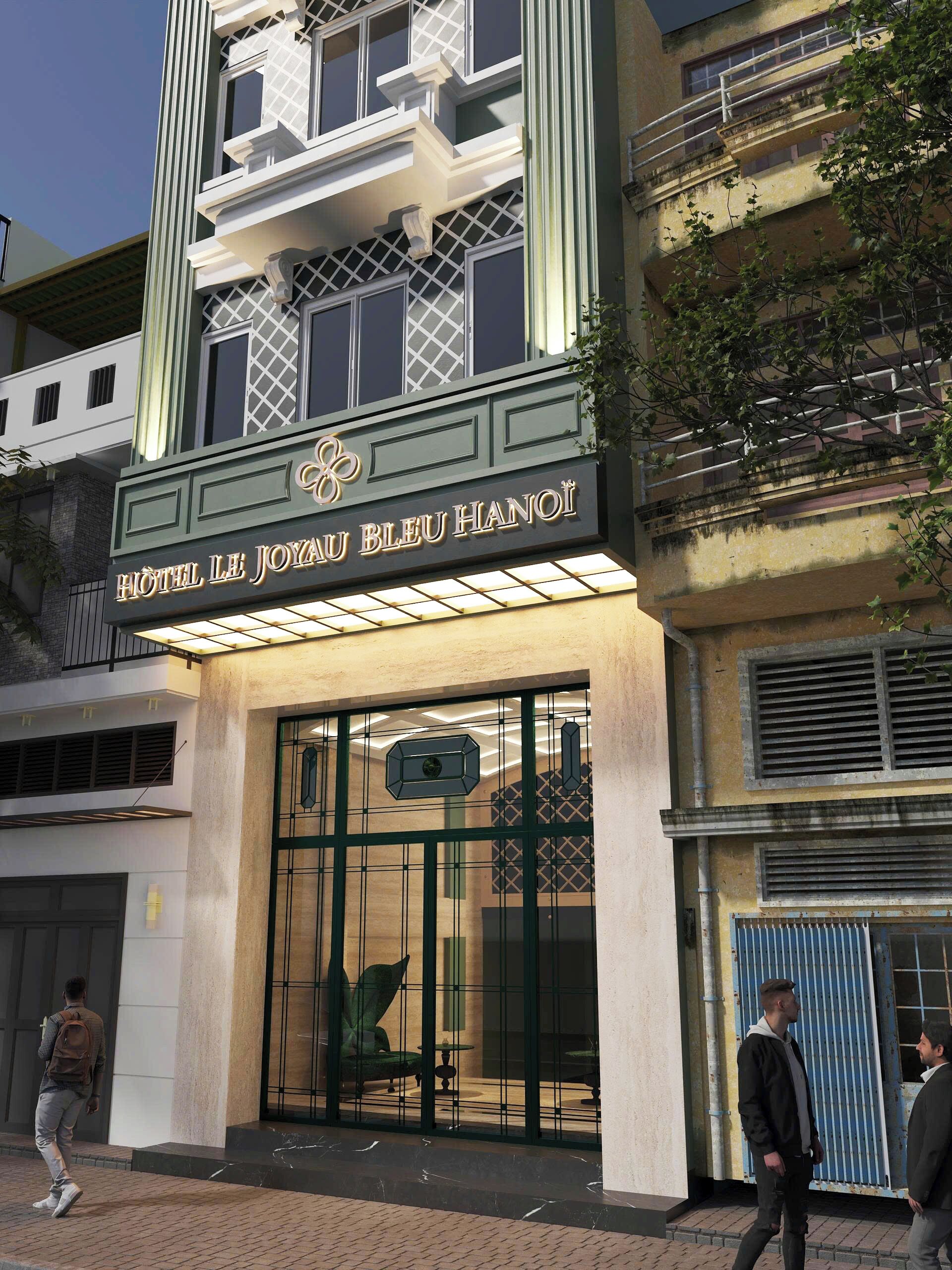 Entrada de un hotel con un letrero que dice 'HOTEL LE JOYAU BLEU HANOI'.