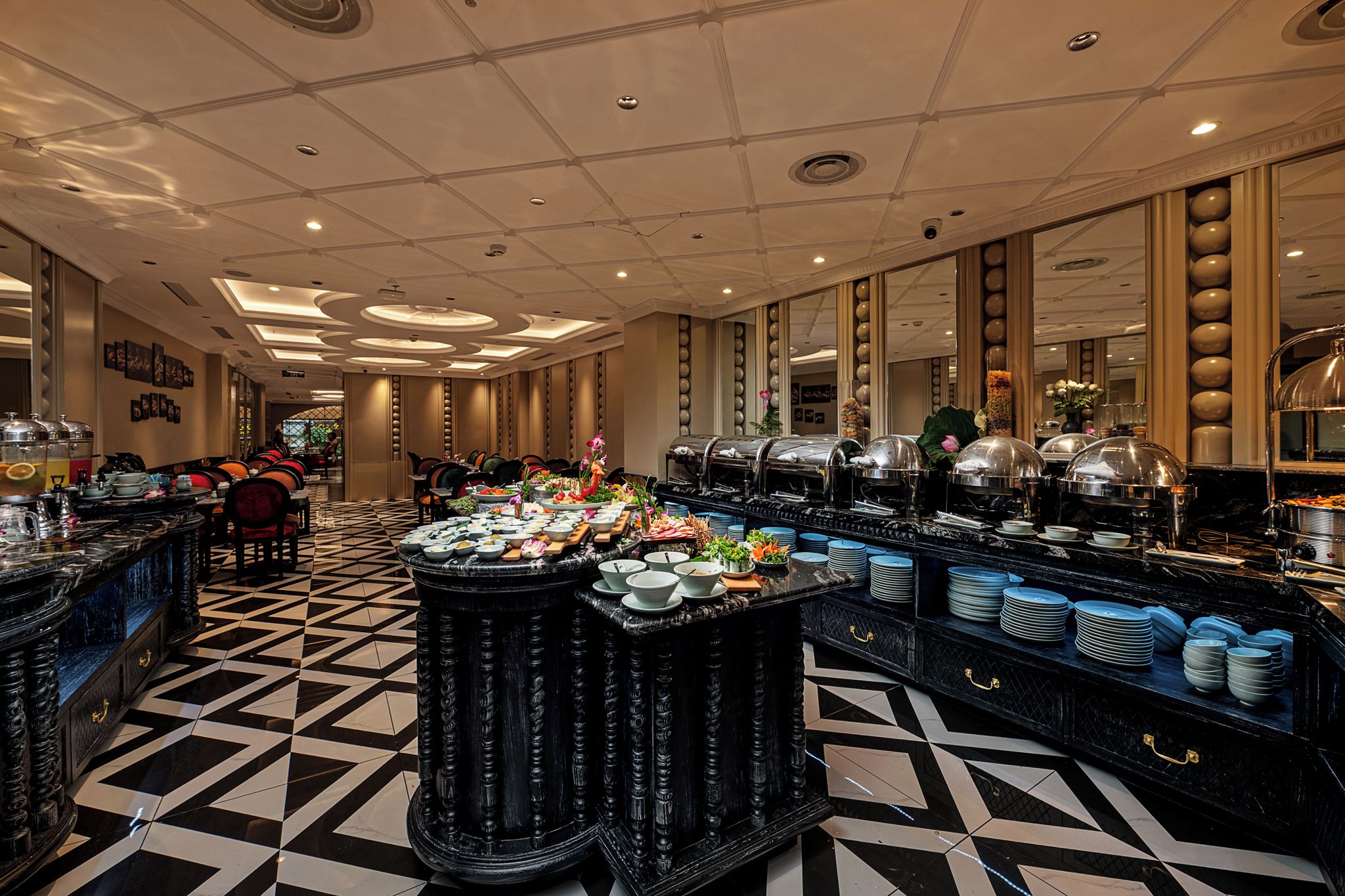 Daily buffet breakfast for a fee