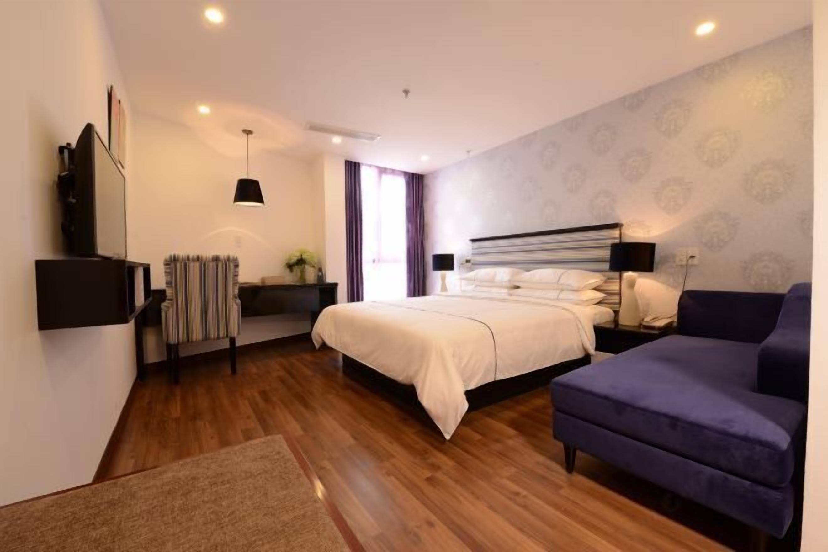 Minibar, safe på rommet, individuelt dekorert og skrivebord