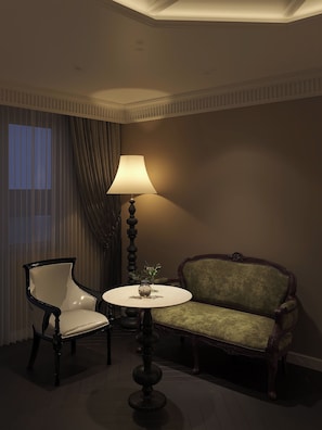 Classic Double | Living area | 32-inch flat-screen TV with cable channels, TV, fireplace - Hôtel Le Joyau Bleu Hanoï (Hanoi)