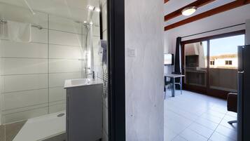 Apartment, 1 Schlafzimmer (2 persons) | Dusche im Bad