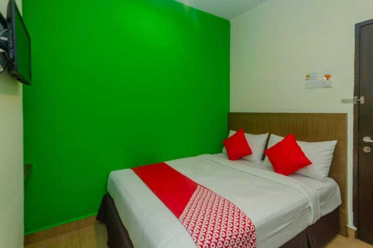 Escritorio, wifi gratis, ropa de cama