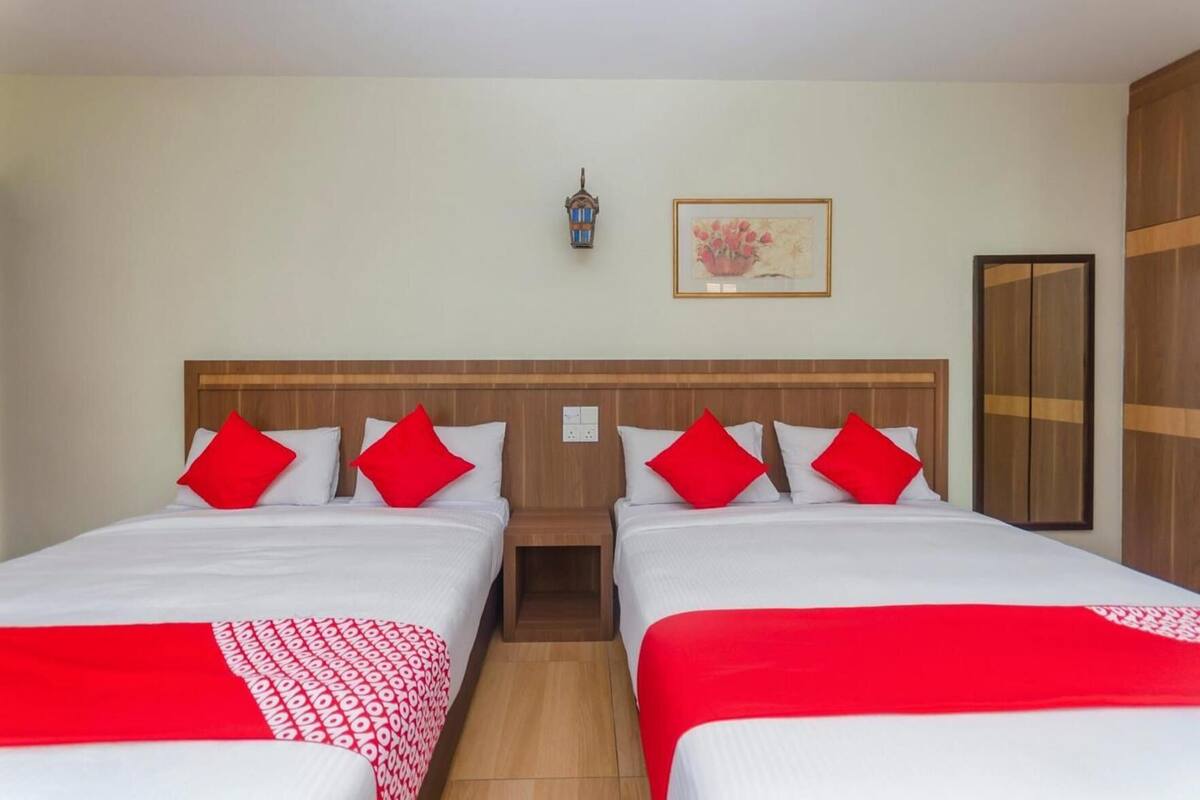 Escritorio, wifi gratis, ropa de cama