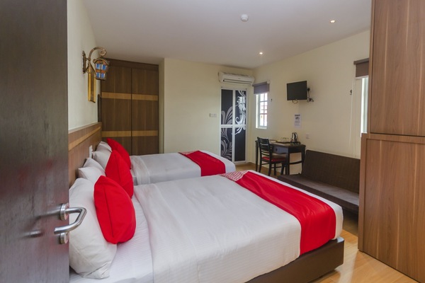 Family Suite, 2 Double Beds | Desk, WiFi (free), bed sheets