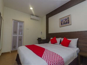 標準雙人房, 1 張加大雙人床 | 書桌、免費無線上網、床單