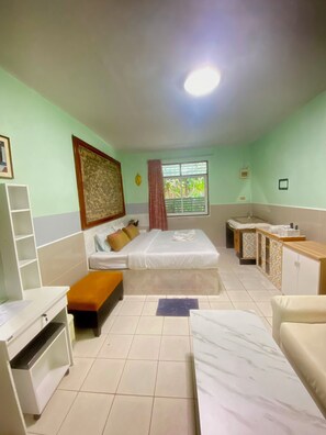 Premium bedding, pillowtop beds, desk, blackout drapes - Nan inn Bungalow (Karon)