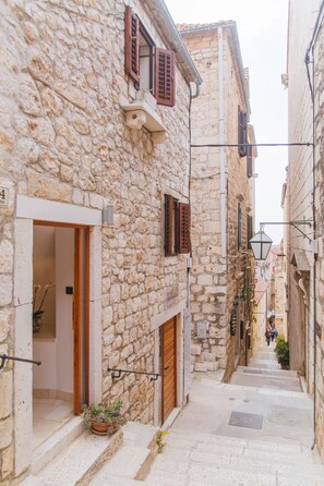 Property entrance - House Karkovich (Hvar)