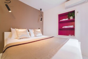 Luxury Apartment | 2 bedrooms, in-room safe, desk, free WiFi - House Karkovich (Hvar)