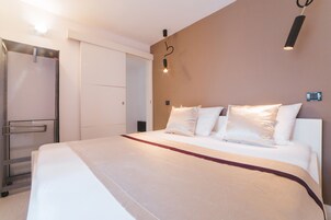 2 habitaciones, caja de seguridad en la habitación y escritorio
