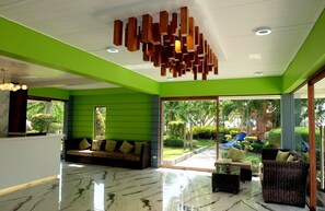 Lobby sitting area - London Beach Resort and Hotel (General Santos)
