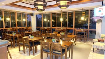 Breakfast, lunch, dinner served; Filipino cuisine