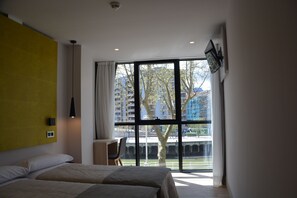 Double or Twin Room | Desk, blackout drapes, soundproofing, iron/ironing board - Hotel Bilbao Plaza (Bilbao)