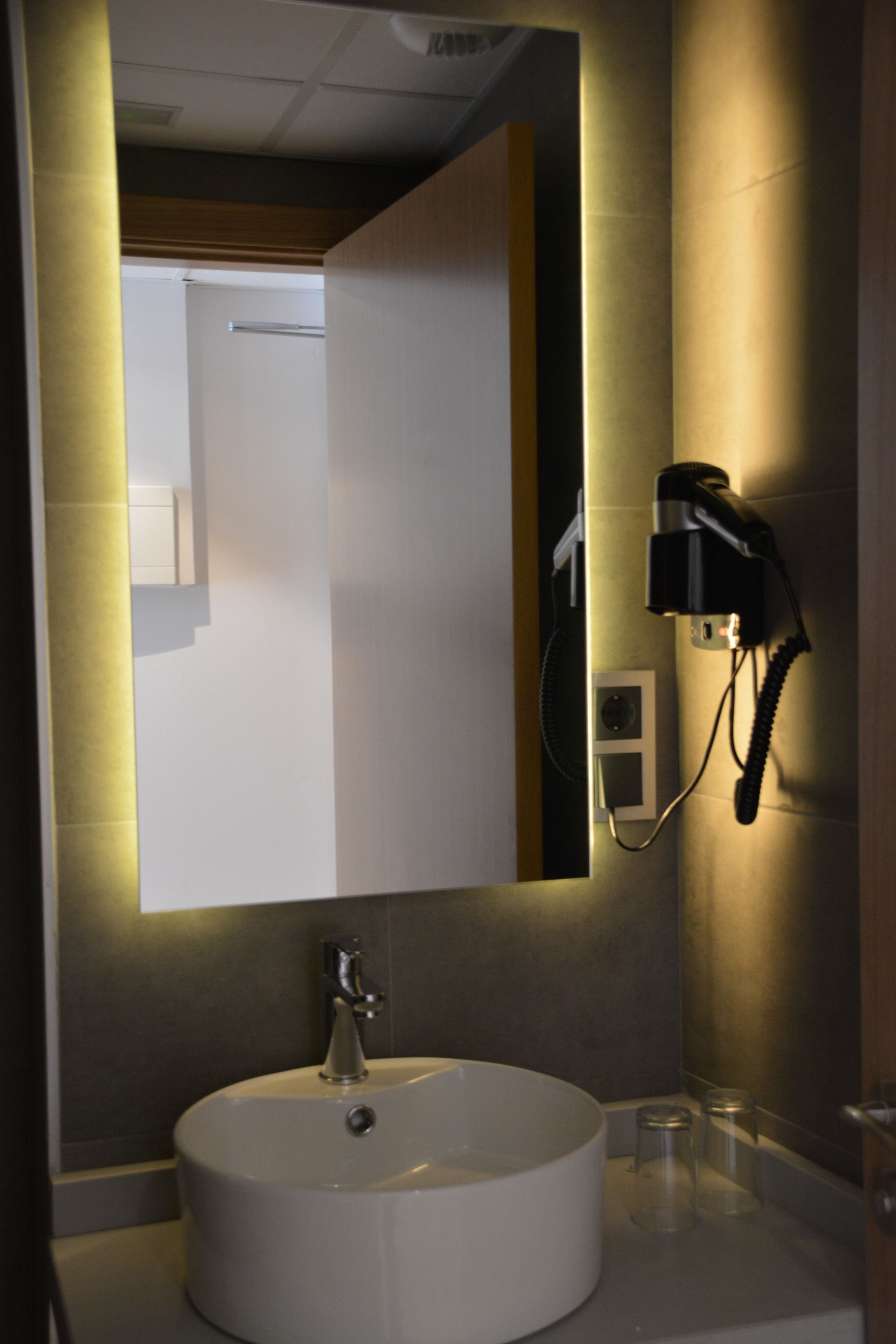 double or twin room | bathroom | free toiletries, hair dryer, towels