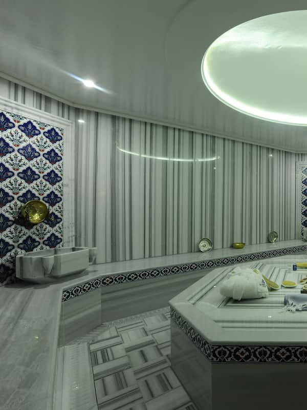 Sauna, soins d'aromathérapie, massages aux pierres chaudes
