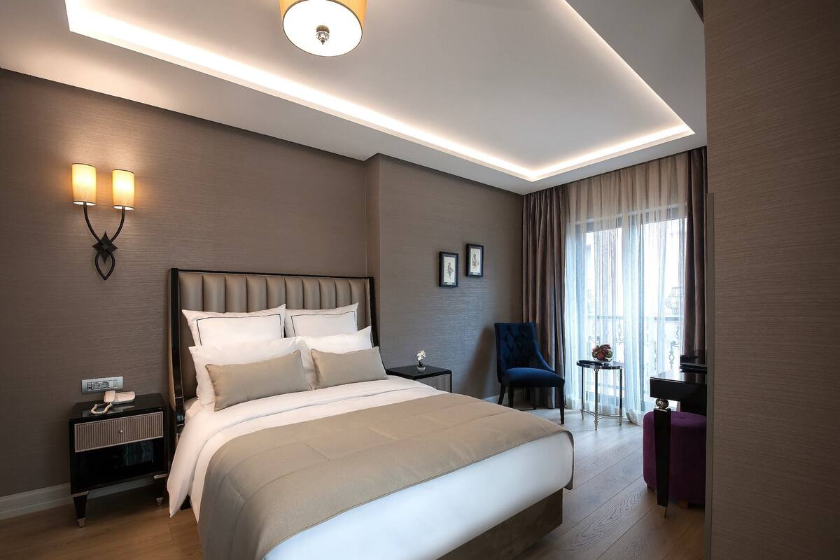 Phòng đôi hoặc 2 giường đơn Deluxe | Bộ đồ giường cao cấp, minibar, két bảo mật tại phòng, bàn 