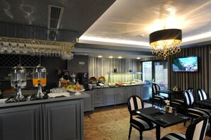 Free daily buffet breakfast - Le Petit Palace Hotel (Istanbul)