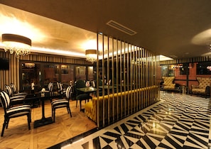 Breakfast served - Le Petit Palace Hotel (Istanbul)