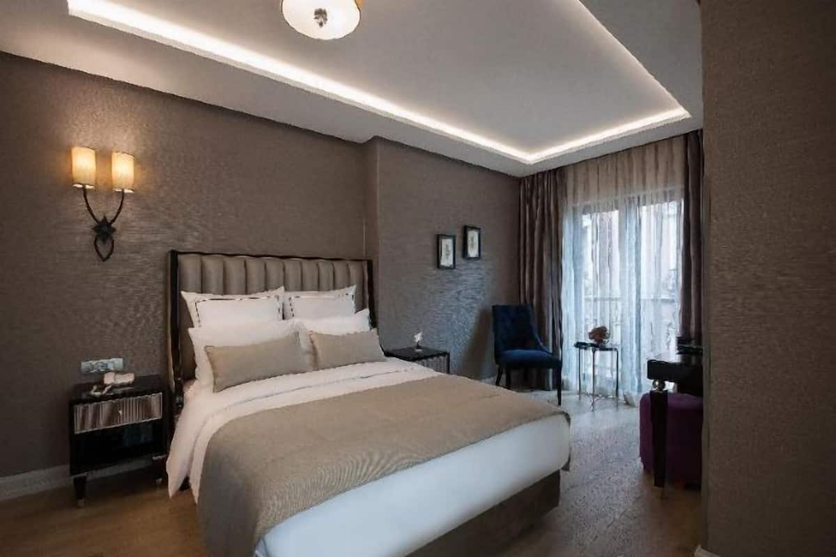 Premium bedding, minibar, in-room safe, desk