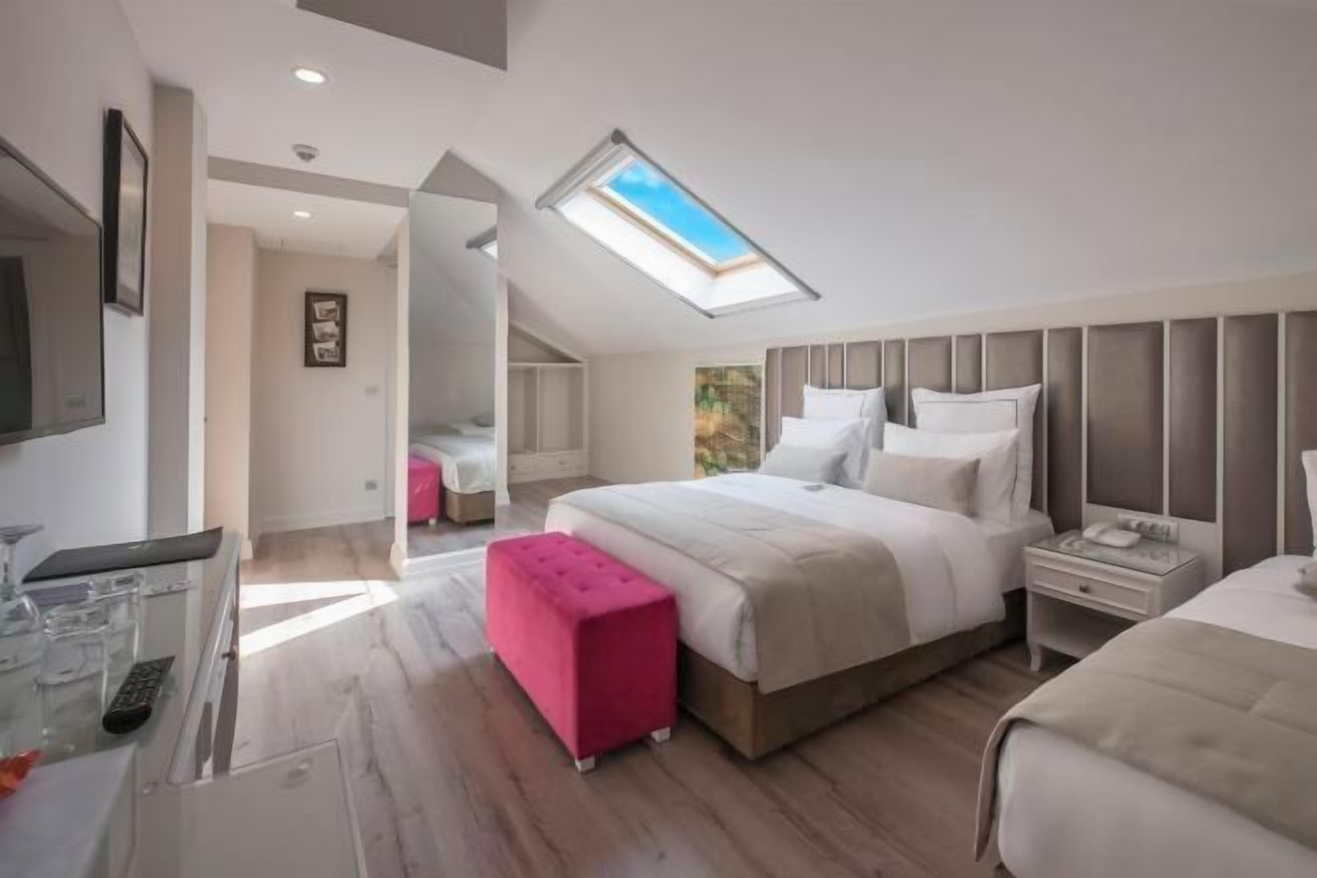 Premium bedding, minibar, in-room safe, desk