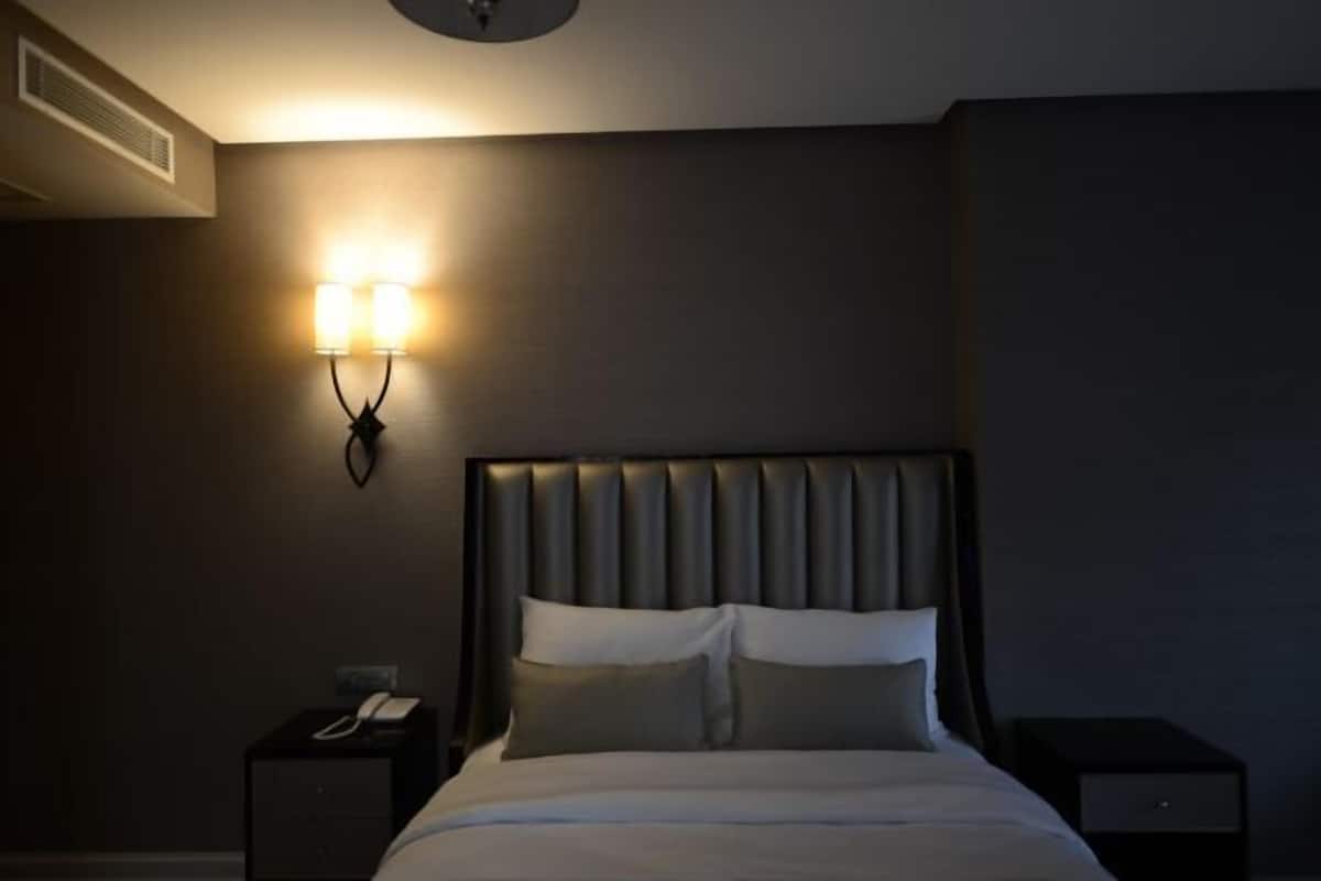 Premium bedding, minibar, in-room safe, blackout curtains