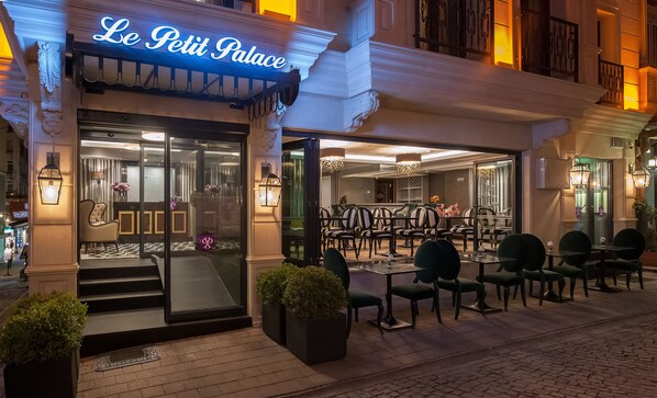 Property entrance - Le Petit Palace Hotel (Istanbul)