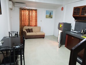 Minibar, free WiFi, bed sheets - VF Four Season Hotel (Angeles City)