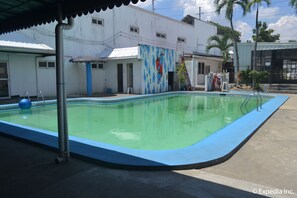 Outdoor pool - VF Four Season Hotel (Angeles City)