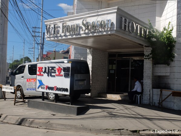 Property entrance - VF Four Season Hotel (Angeles City)