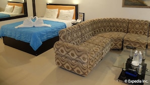 Suite | Minibar, WiFi (free), bed sheets - VF Four Season Hotel (Angeles City)